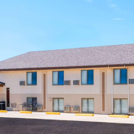 Super 8 By Wyndham Bowman Hotel Exterior photo