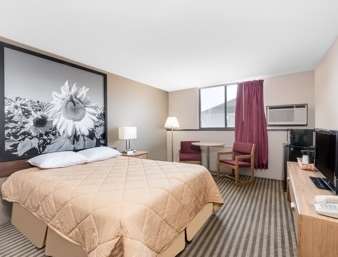 Super 8 By Wyndham Bowman Hotel Room photo