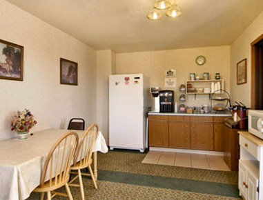 Super 8 By Wyndham Bowman Hotel Exterior photo